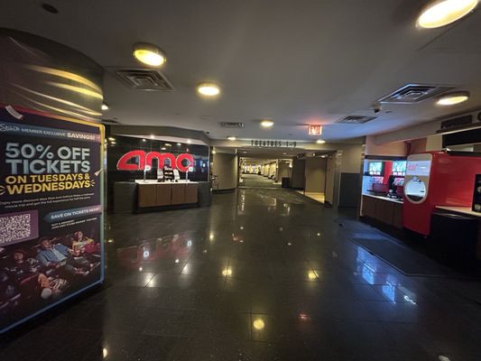 AMC River East 21 by null