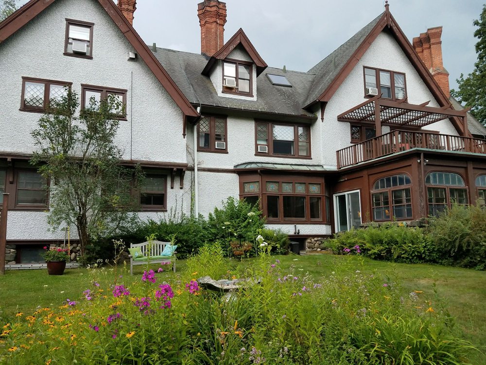 MANOR HOUSE INN Updated September 2024 20 Reviews 69 Maple Ave