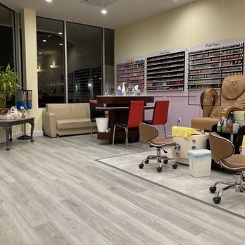 Epic Nails - Toe nail drying and massage station - Nail Salons Near Me - Hampton Bays, New York
