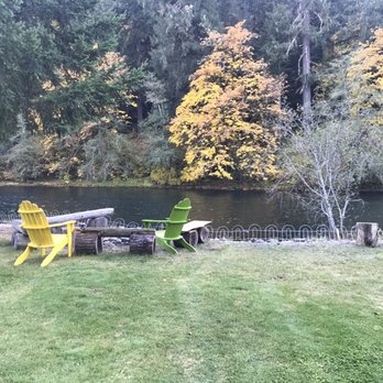Eagle Rock Lodge - Bed & Breakfast Near Me - Vida, Oregon
