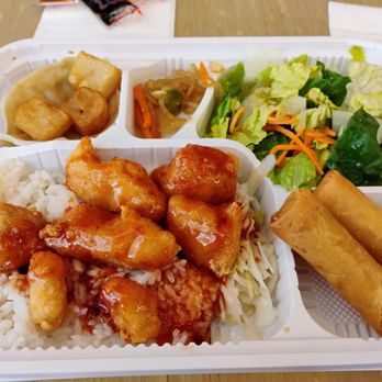 Atelier Asie - General Tao Chicken Bento Box $13.49. - Pan Asian Near Me - Montreal, Quebec Atelier Asie - General Tao Chicken Bento Box $13.49. - Pan Asian Near Me - Montreal, Quebec