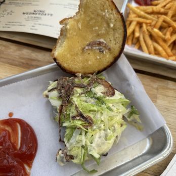 BEERTOWN - Beertown Smash Burger - Gastropubs Near Me - Oceanside, California