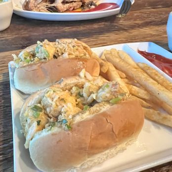 Blvck Cow - Lobster roll minis and fries - Cocktail Bars Near Me - Bowie, Maryland