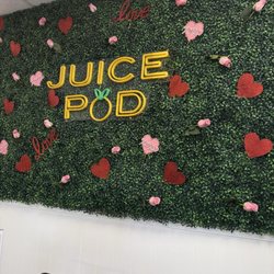 The Juice Pod - Decor.