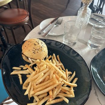 Batifol - French burger - French Near Me - Cambridge, Massachusetts
