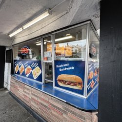 Cecil's Famous Burgers