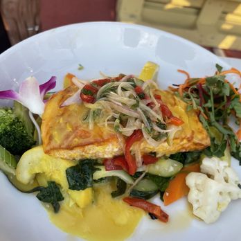 Zona De Cuba - Tu Salmon Rosadito y Fresquesito - Cuban Near Me - Bronx, New York