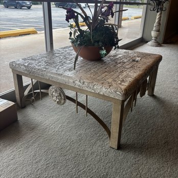 Discoveries Consignment Furniture - Coffee table - Furniture Stores Near Me - Oklahoma City, Oklahoma