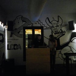 La Chica de Ayer - Las paredes molan muuuuucho.