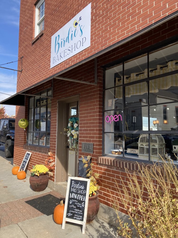 Birdie’s Bake Shop Logo
