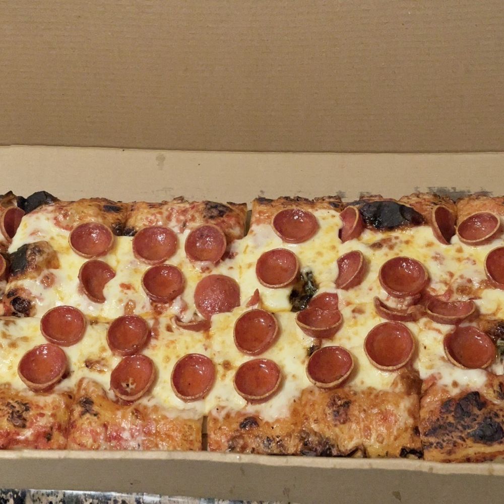 Bill and Bali's - Large pepperoni - Beer Bar Near Me - Walnut Creek, California
