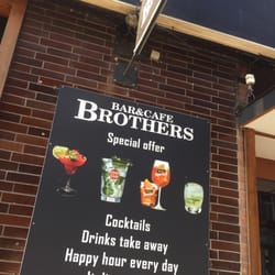 Bar & Cafe Brothers