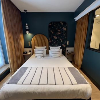 Dandy Hotel - Hotels Near Me - Paris