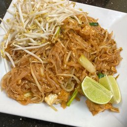 Pad Thai Noodles with tofu Pad Thai Noodles with tofu