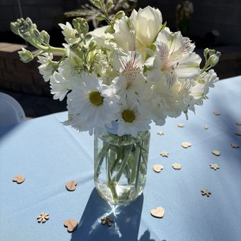 Luna Florals - Lunch table - Floral Designers Near Me