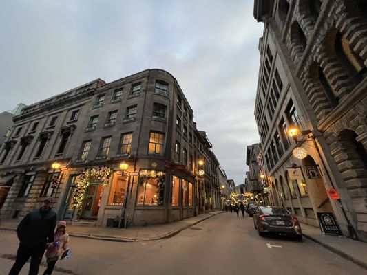 Rue St-Paul Ouest by null