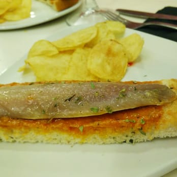 Liceo Triana - Lomito de sardina sobre pan con salmorejo - Spanish Near Me - Seville, SE Liceo Triana - Lomito de sardina sobre pan con salmorejo - Spanish Near Me - Seville, SE