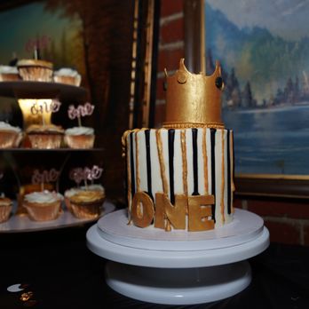 Bakeable - a cake and cupcakes on a table - Desserts Near Me Bakeable - a cake and cupcakes on a table - Desserts Near Me