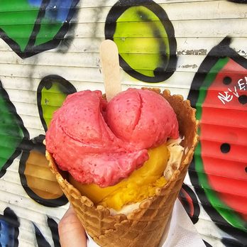 Frau Meis Eisladen - Himbeer-Banane, Mango, salziges Erdnuss-Karamell - Ice Cream & Frozen Yogurt Near Me - Hamburg, HH Frau Meis Eisladen - Himbeer-Banane, Mango, salziges Erdnuss-Karamell - Ice Cream & Frozen Yogurt Near Me - Hamburg, HH