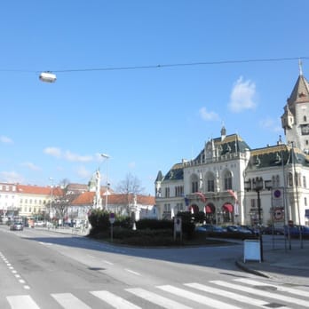 Hauptplatz - Hauptplatz vor dem Rathaus - Public Plazas Near Me - Korneuburg, 3