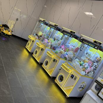 Kingdom Buffet - kids entertainment area in lobby - Buffets Near Me - Newington, Connecticut