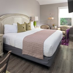 Stylish Rooms with Fireplaces, Spa Tubs, & Gourmet In-Room Breakfast.