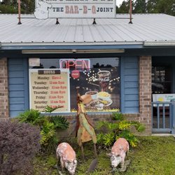 Smokin Pig - Outside