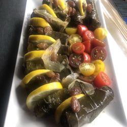 Comida Persa Shahla - Hojas de uvas rellenamos con arroz verdura especial