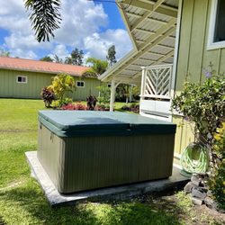 EZ Pickups Hawaii - Backside of my 6-7 person hot tub.