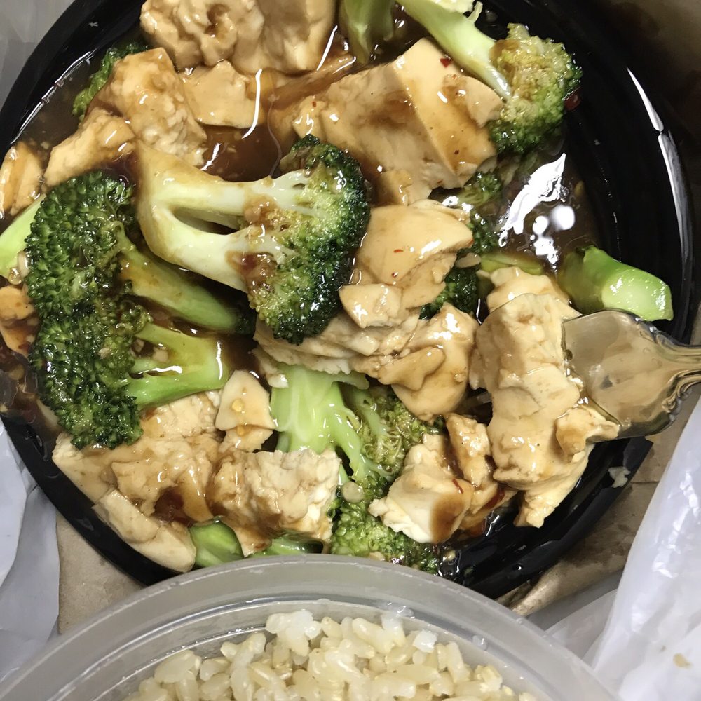 Union Lotus - Steamed tofu and broccoli in garlic sauce... pretty good . Brown rice on side - Chinese Near Me - Union, New Jersey Union Lotus - Steamed tofu and broccoli in garlic sauce... pretty good . Brown rice on side - Chinese Near Me - Union, New Jersey