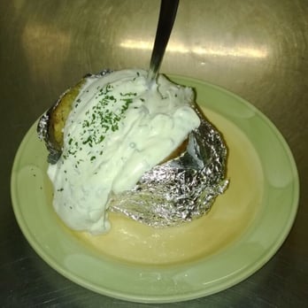 ASADO - Gebackene Kartoffel und dazu leckere Sauerrahm - Steakhouses Near Me - Berlin, BE