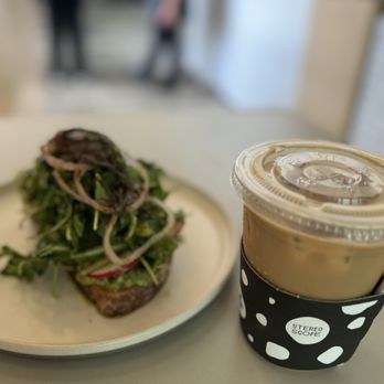 Stereoscope - Medium Madagascar Vanilla Lattelatte - Coffee Roasteries Near Me - Newport Beach, California