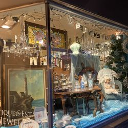 Country Squyres Antiques
164 e. 3rd St., Chico, Ca.
Tuesday through Saturday
530-781-5596