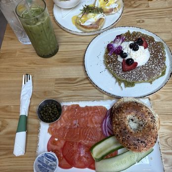 BB Cafe & Catering - Cafes Near Me - Burbank, California