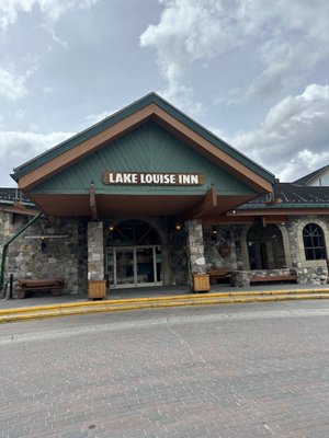 Lake Louise Inn by null