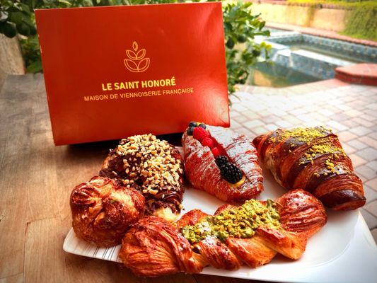 Le Saint Honore by null