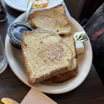 Lindenhurst Diner - "French toast" consisting of plain texas toast and powdered sugar - Diners Near Me - Lindenhurst, New York