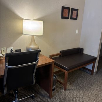 Comfort Suites Coralville I-80 - Desk and bench - Hotels Near Me - Coralville, Iowa Comfort Suites Coralville I-80 - Desk and bench - Hotels Near Me - Coralville, Iowa