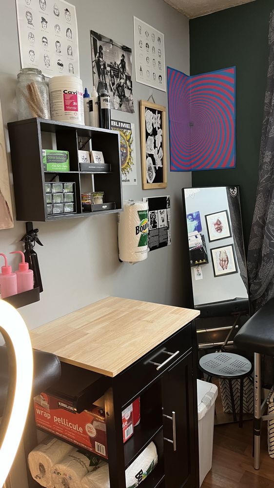 UNTETHERED X TATTOOS Updated June 2024 Request an Appointment 27