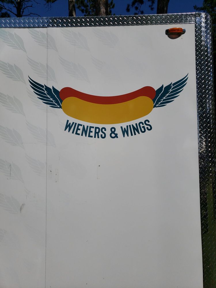 Wieners & Wings Logo