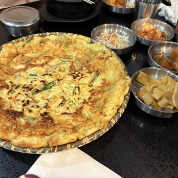 Onnuri - Harmul Pajeon and Banchan - Korean Near Me - Toronto, Ontario