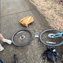 Comet Trail Cycles - Fixing another flat