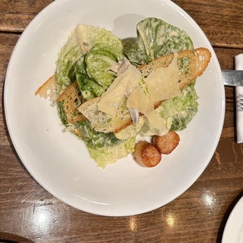 Tableau Bar Bistro - le salad - Bars Near Me - Vancouver, British Columbia