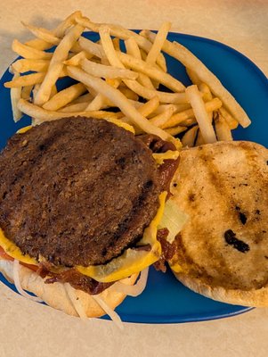 W & M Bar B-Q Burger by null