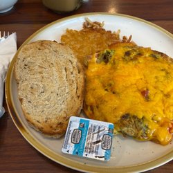 Smith House Restaurant and Tavern - Sunshine Scramble with side of Hash Brown
