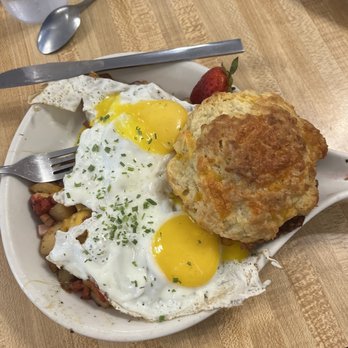 Lemon Tree Café - Potato hash with ham bacon and cheese. Eggs and biscuit included. - Cafes Near Me - Omaha, Nebraska Lemon Tree Café - Potato hash with ham bacon and cheese. Eggs and biscuit included. - Cafes Near Me - Omaha, Nebraska