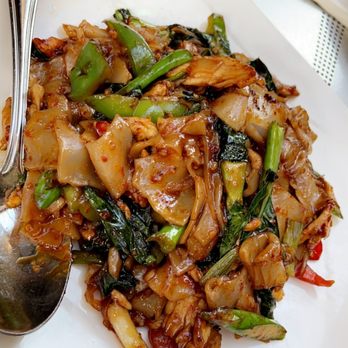 Thai Kitchen Bird Pepper - Drunken Noodles - Thai Near Me - Bellevue, Washington Thai Kitchen Bird Pepper - Drunken Noodles - Thai Near Me - Bellevue, Washington