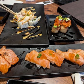 Kan Sushi - Salt & pepper salmon, truffle salmon, baked scallop and spicy tuna on crispy rice - Sushi Bars Near Me - Honolulu, Hawaii