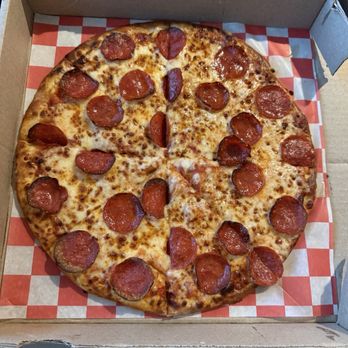 Caprigios Pizza - Medium Pepperoni - Pizza Near Me - Clarksville, Tennessee