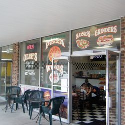 Olee's Pizza Farmington - Typical pizza joint